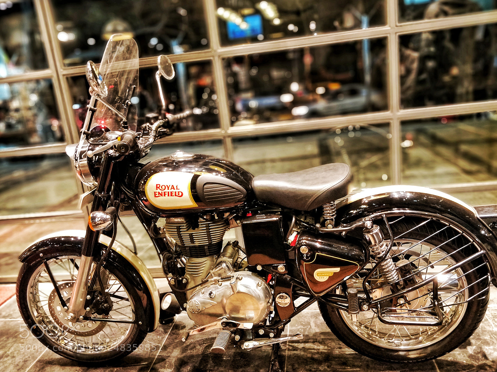 OnePlus 5T sample photo. Thunderbird classic 500 photography