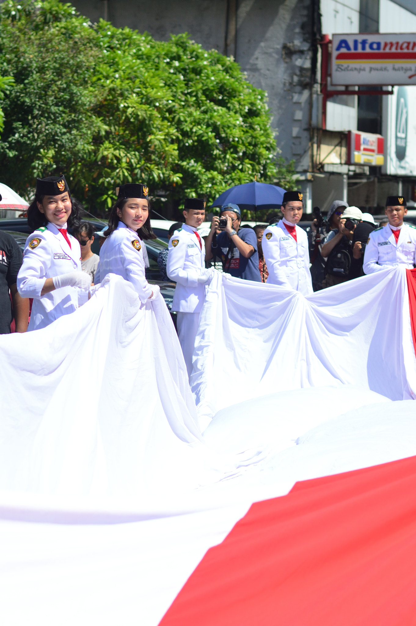 Nikon D3200 + Nikon AF-S Nikkor 50mm F1.8G sample photo. Flag bearers photography