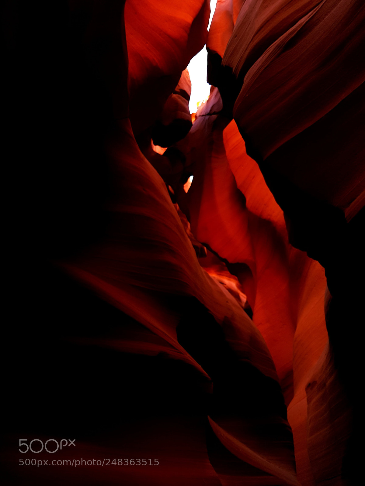 Samsung Galaxy S8+ sample photo. Red nights photography