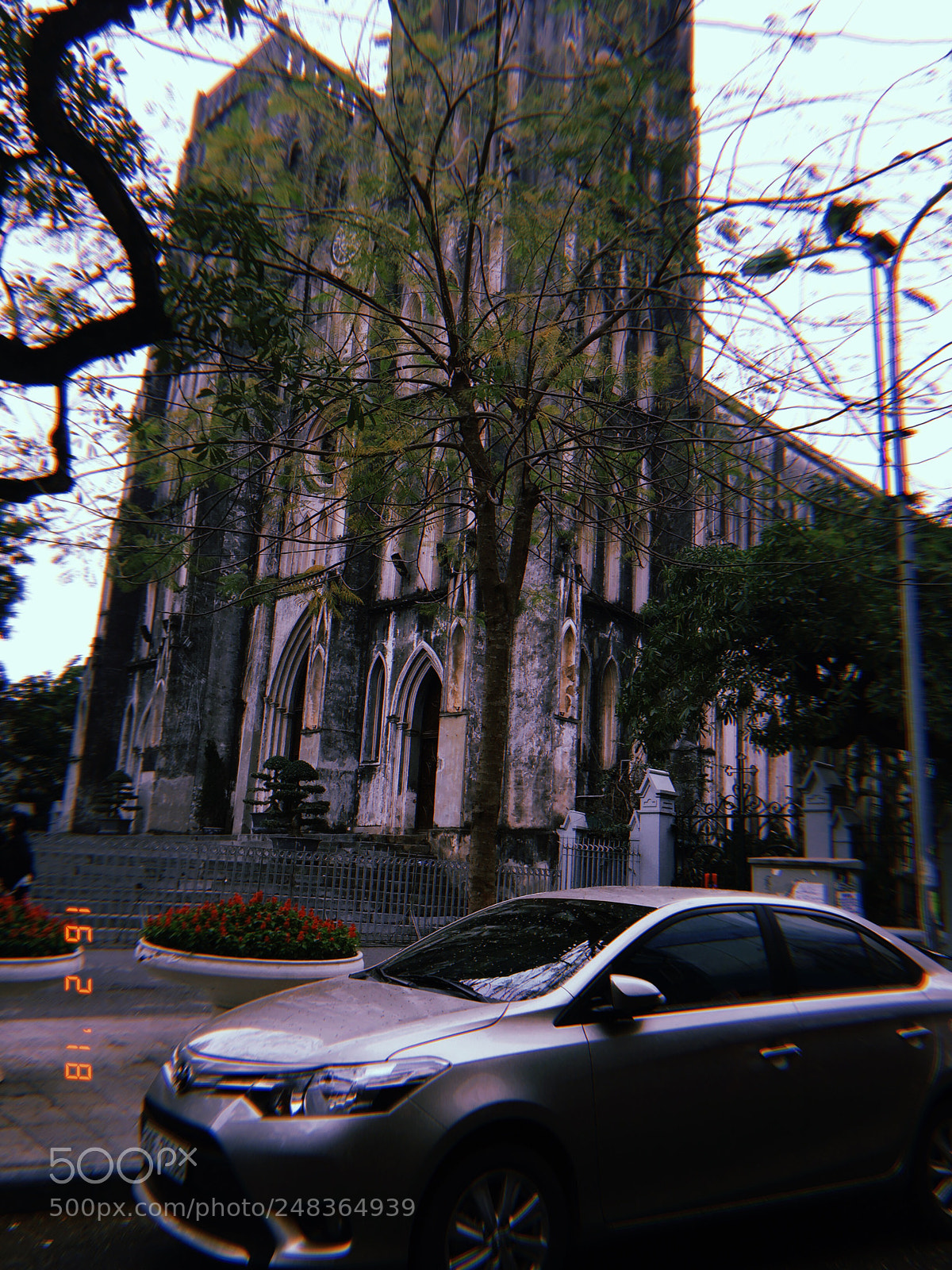 Apple iPhone sample photo. Nh th l n photography
