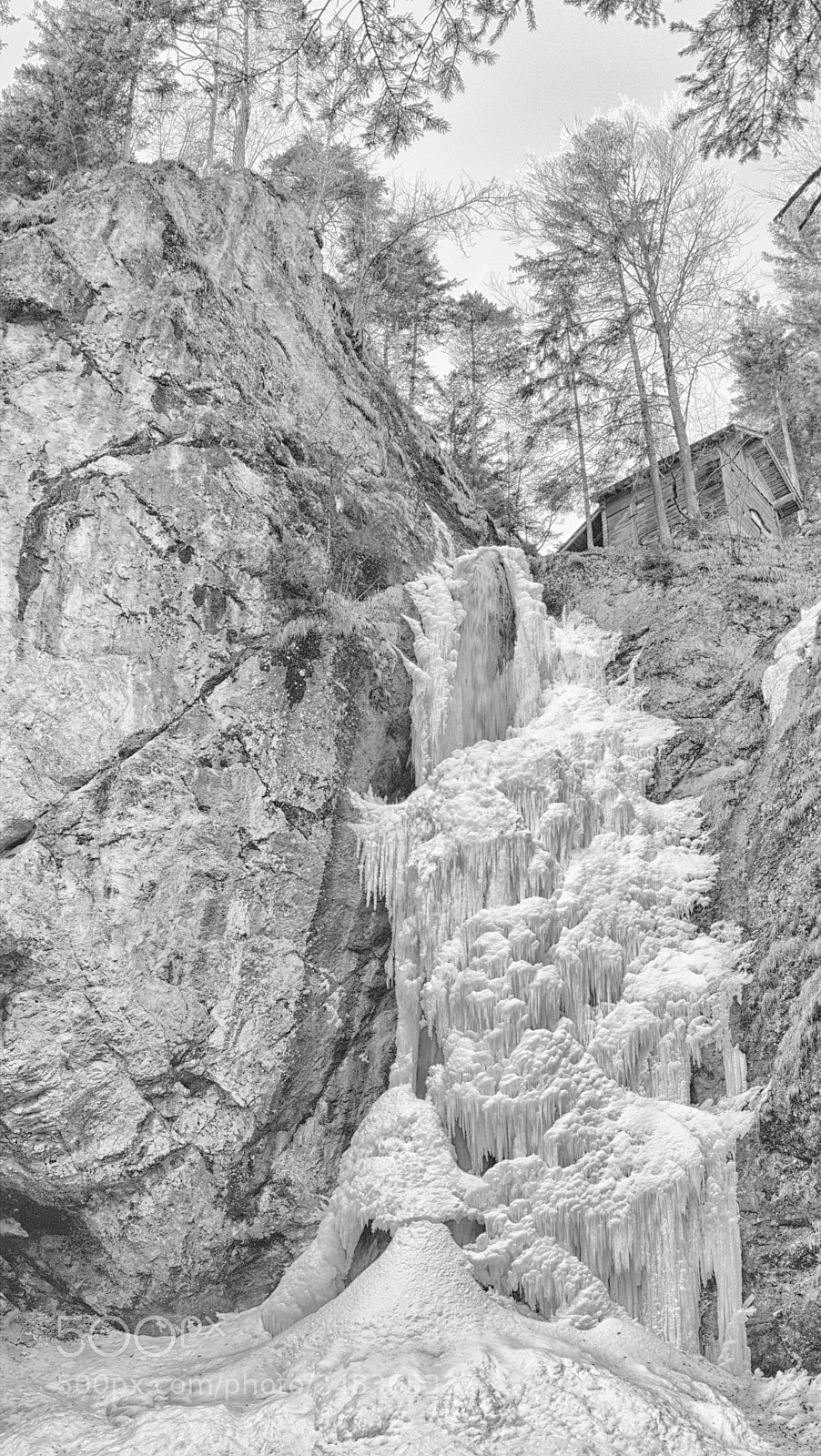 Panasonic Lumix DMC-FZ1000 sample photo. Frozen falls bw photography