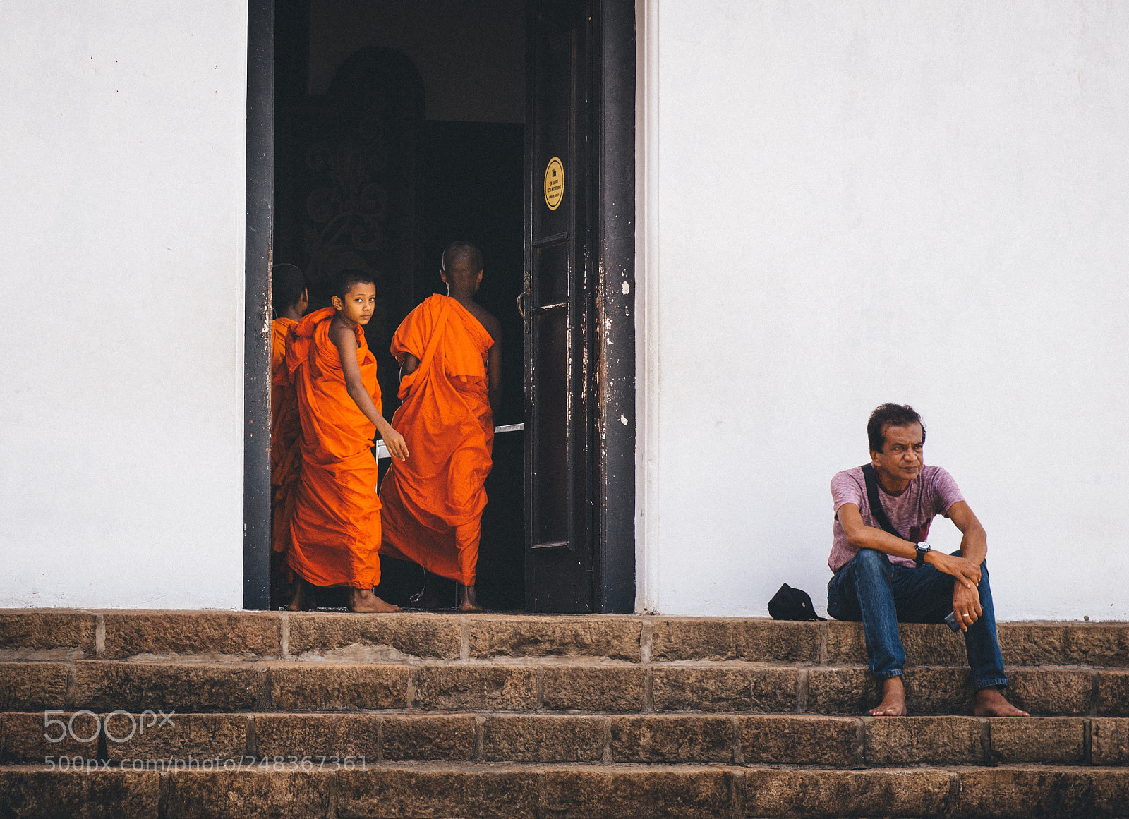 Nikon D800 sample photo. Young monks of dambulla photography