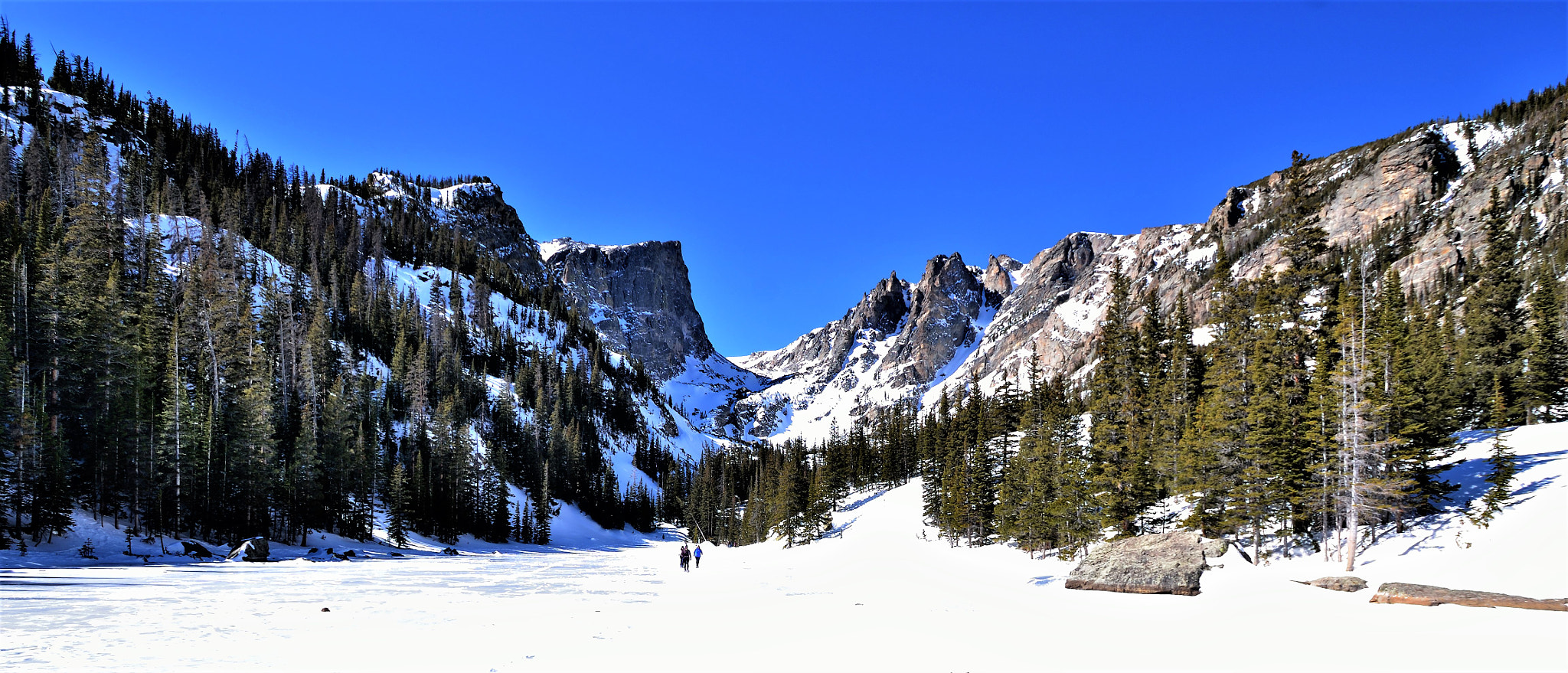 Nikon D3100 + Sigma 10-20mm F3.5 EX DC HSM sample photo. Frozen emerald lake at the rocky mountain national park photography