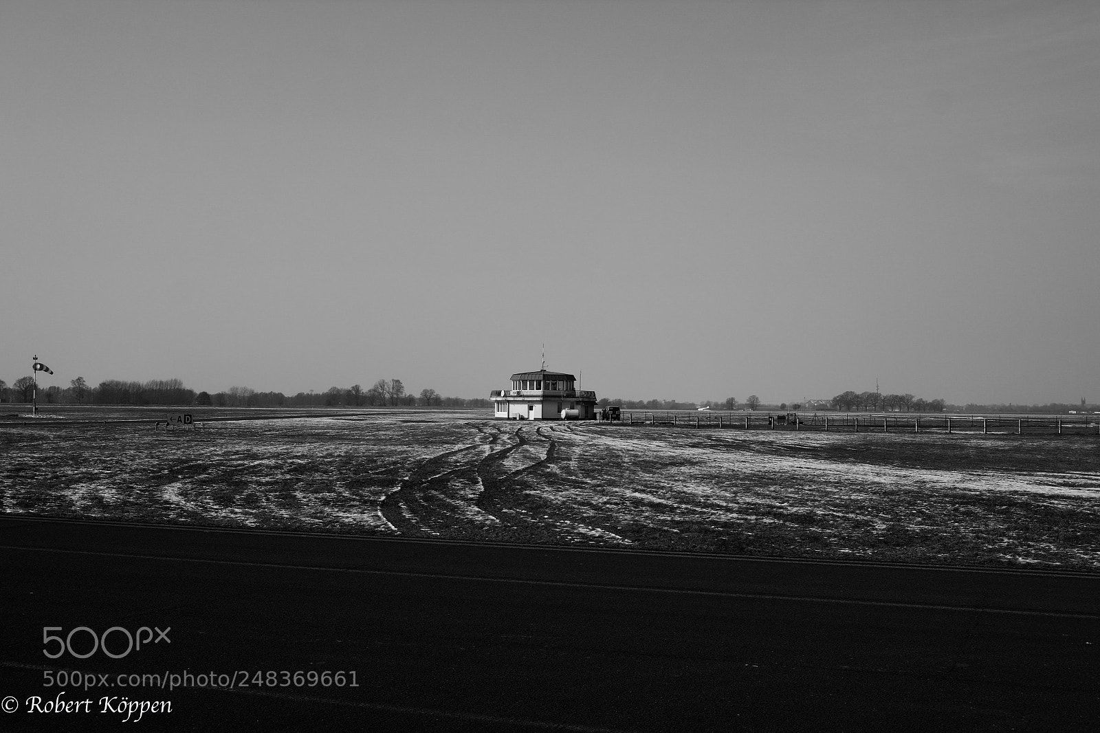 Fujifilm X-Pro1 sample photo. Airport photography