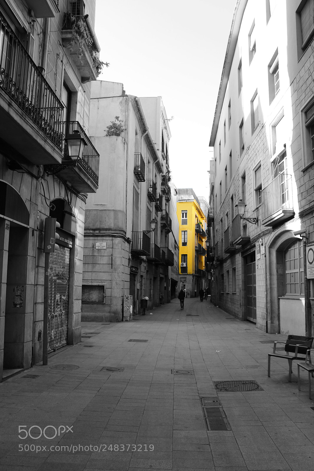 Canon EOS 1300D (EOS Rebel T6 / EOS Kiss X80) sample photo. Little street in barcelona photography