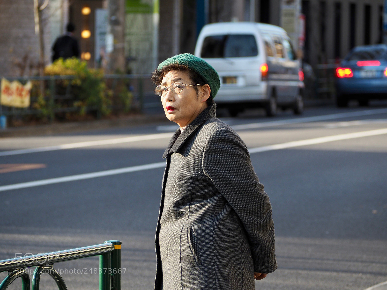 Olympus OM-D E-M5 II sample photo. Waiting for taxi. photography