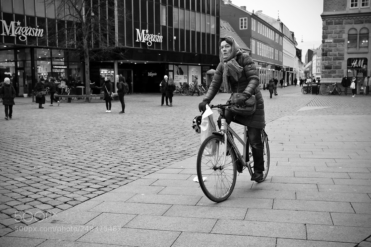 Fujifilm X-Pro2 sample photo. Square biking photography