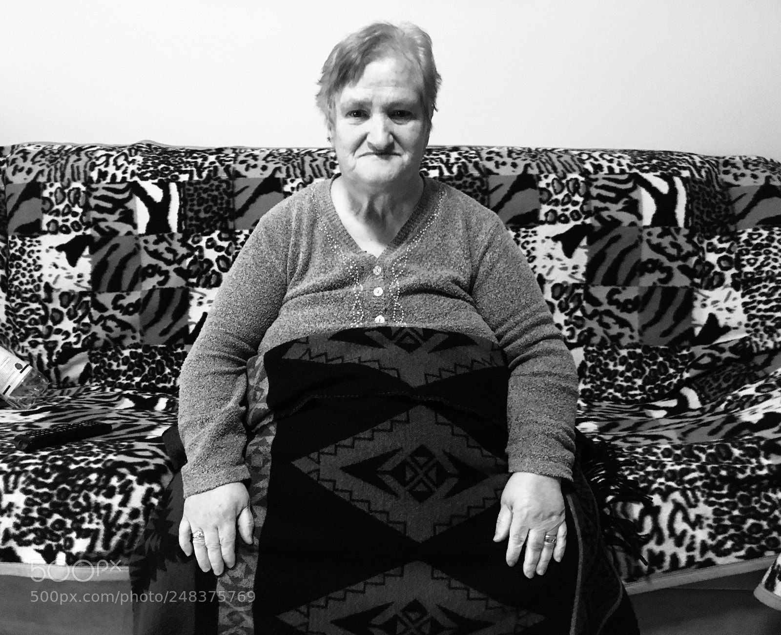 Apple iPhone SE sample photo. Grandma. photography