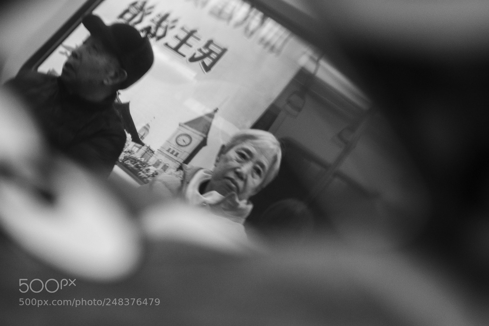 Nikon D7100 sample photo. 地铁上的老夫妇 photography