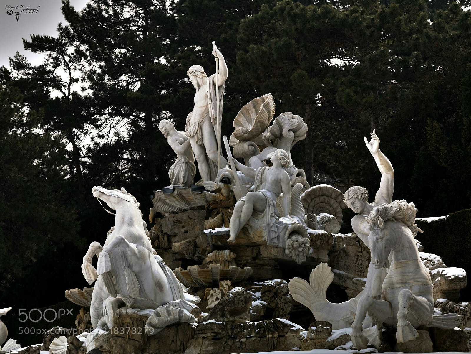 Panasonic DMC-G81 sample photo. Neptun fountain photography