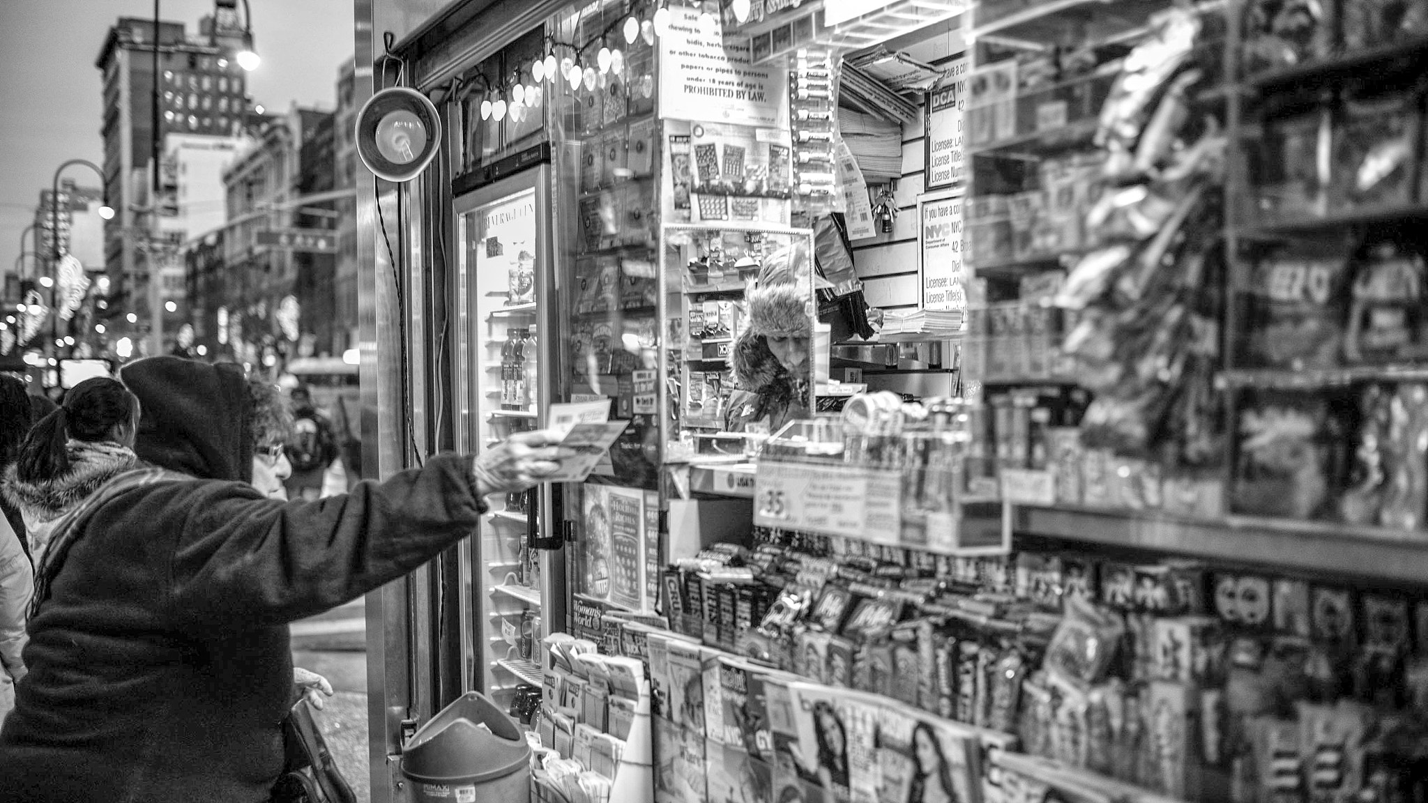 Leica M-Monochrom sample photo. Cinematic new york : keep the change photography