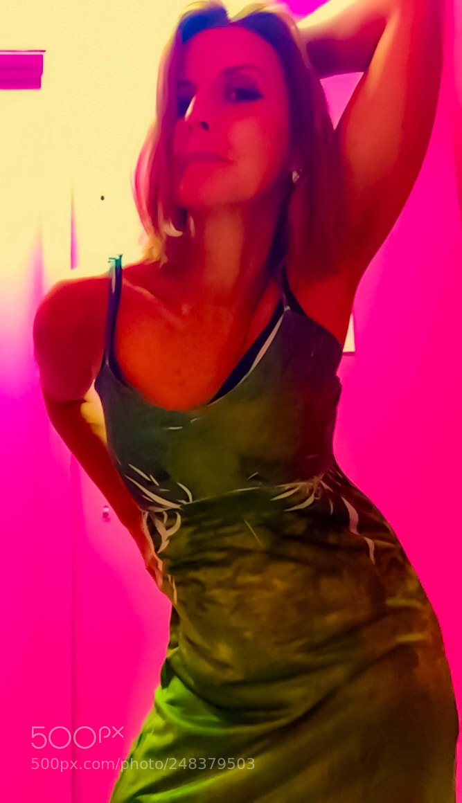 Apple iPhone 6 Plus sample photo. Self portrait in green photography