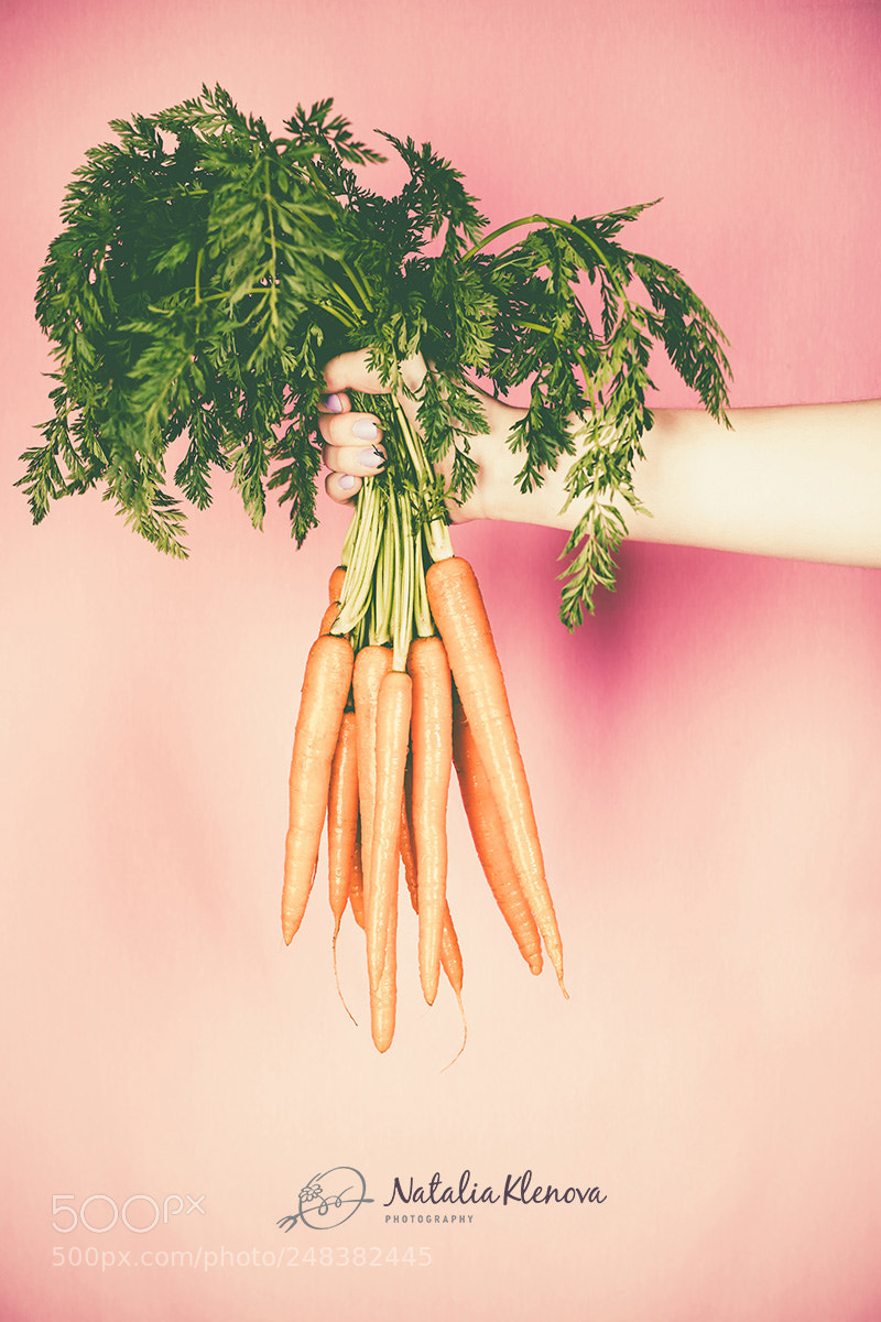 Canon EOS 5DS R sample photo. Bunch of fresh carrots photography