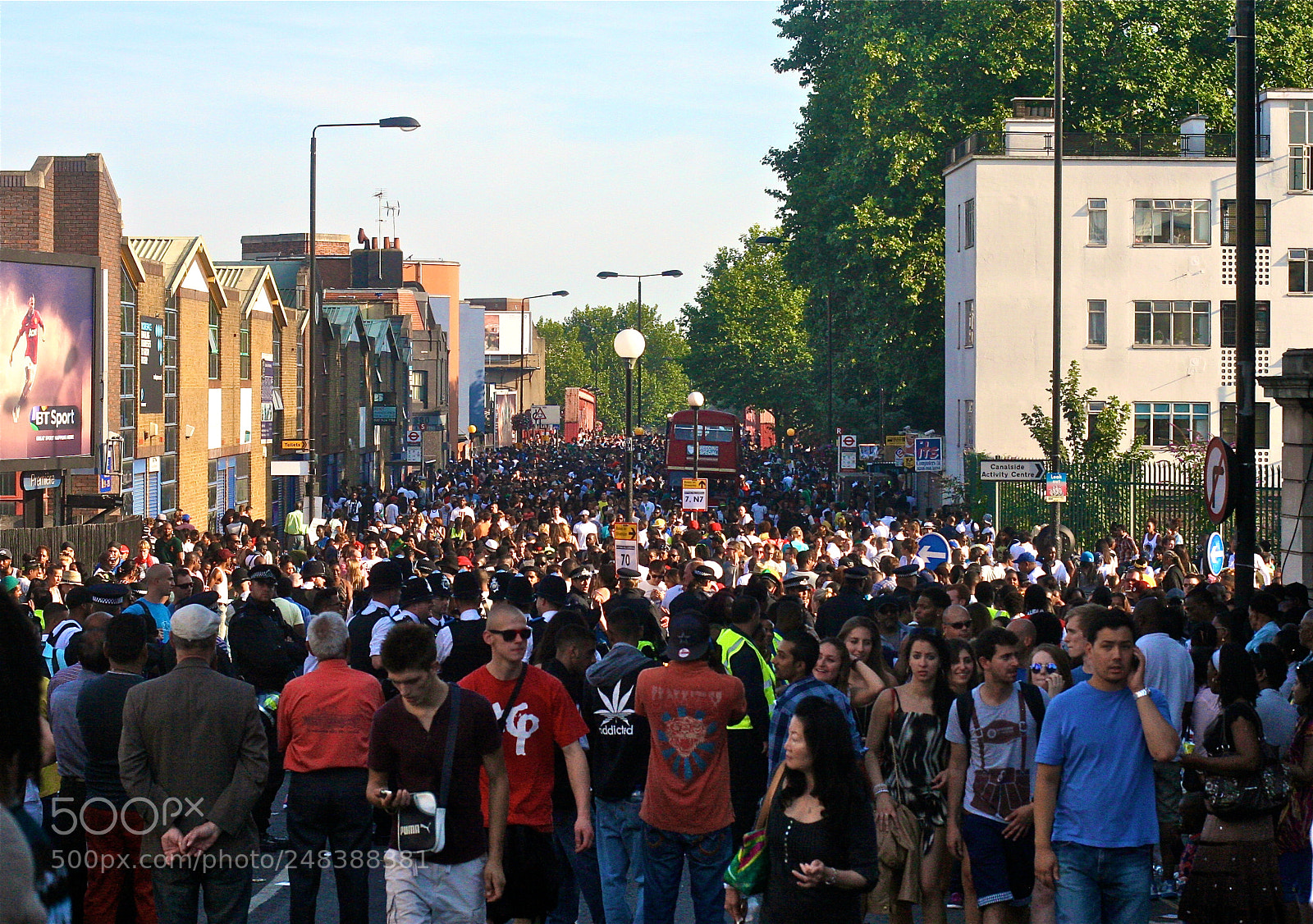 Canon EOS 30D sample photo. Carnival crowd photography