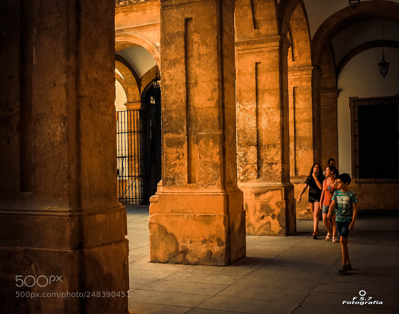Canon EOS 7D sample photo. Colunas - universidad de photography
