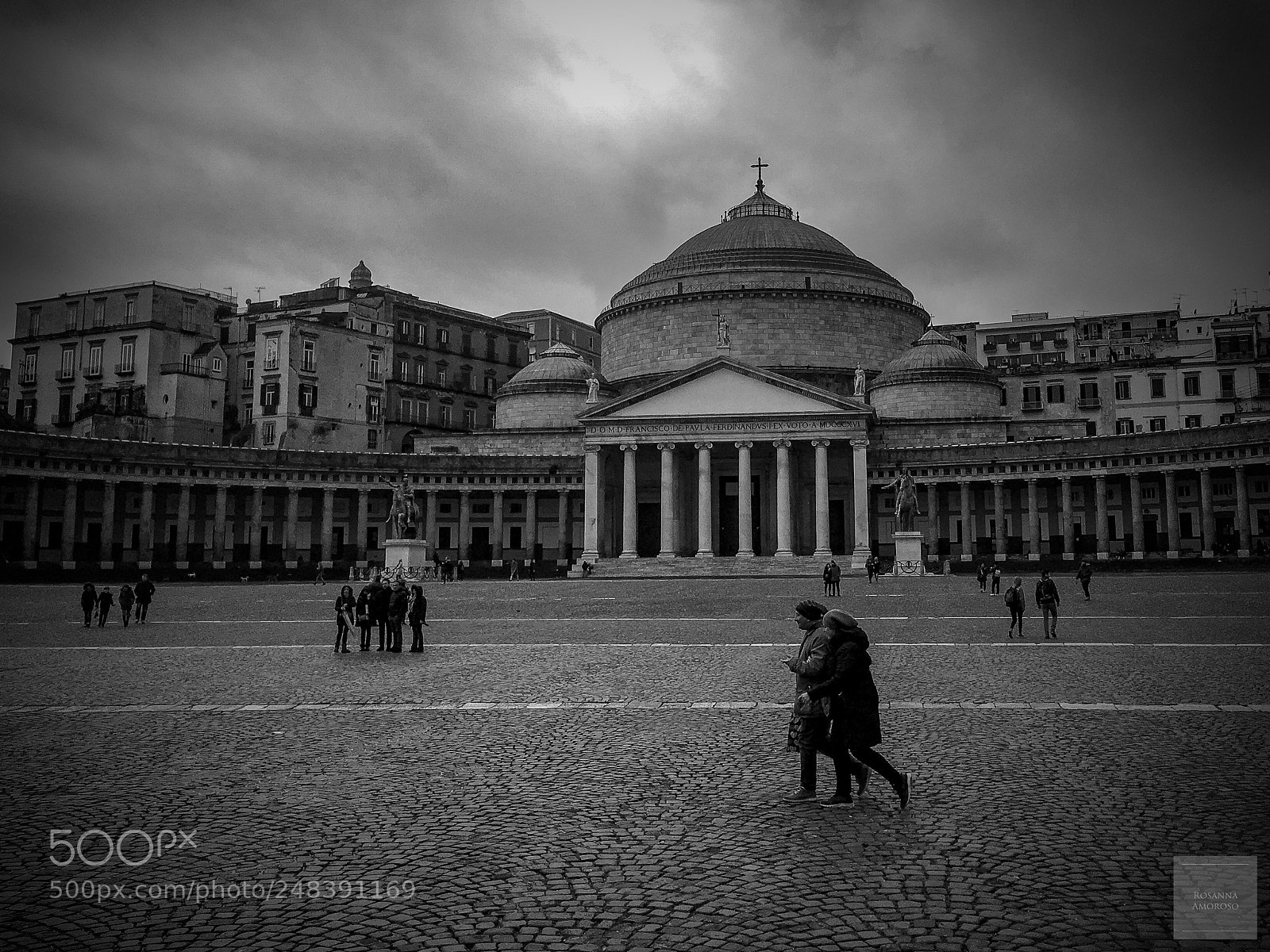 Apple iPhone 6s Plus sample photo. Piazza plebiscito photography
