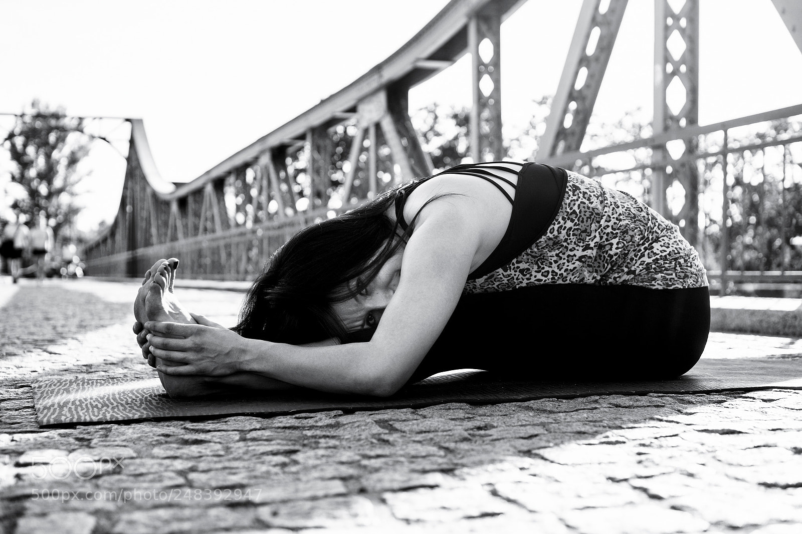 Sony a6000 sample photo. Summer yoga promenade photography