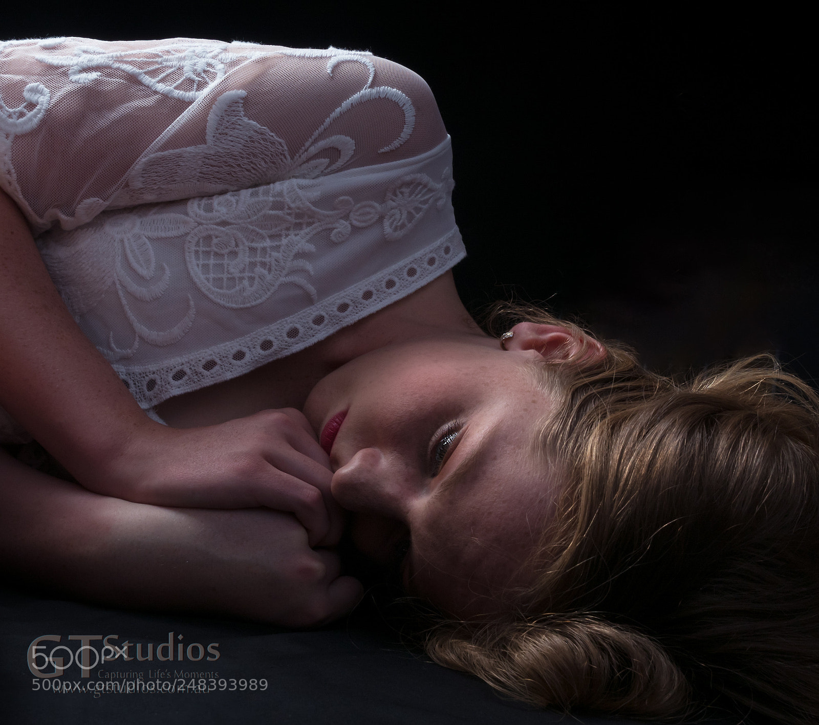 Olympus OM-D E-M5 II sample photo. Vulnerability - mikayla photography