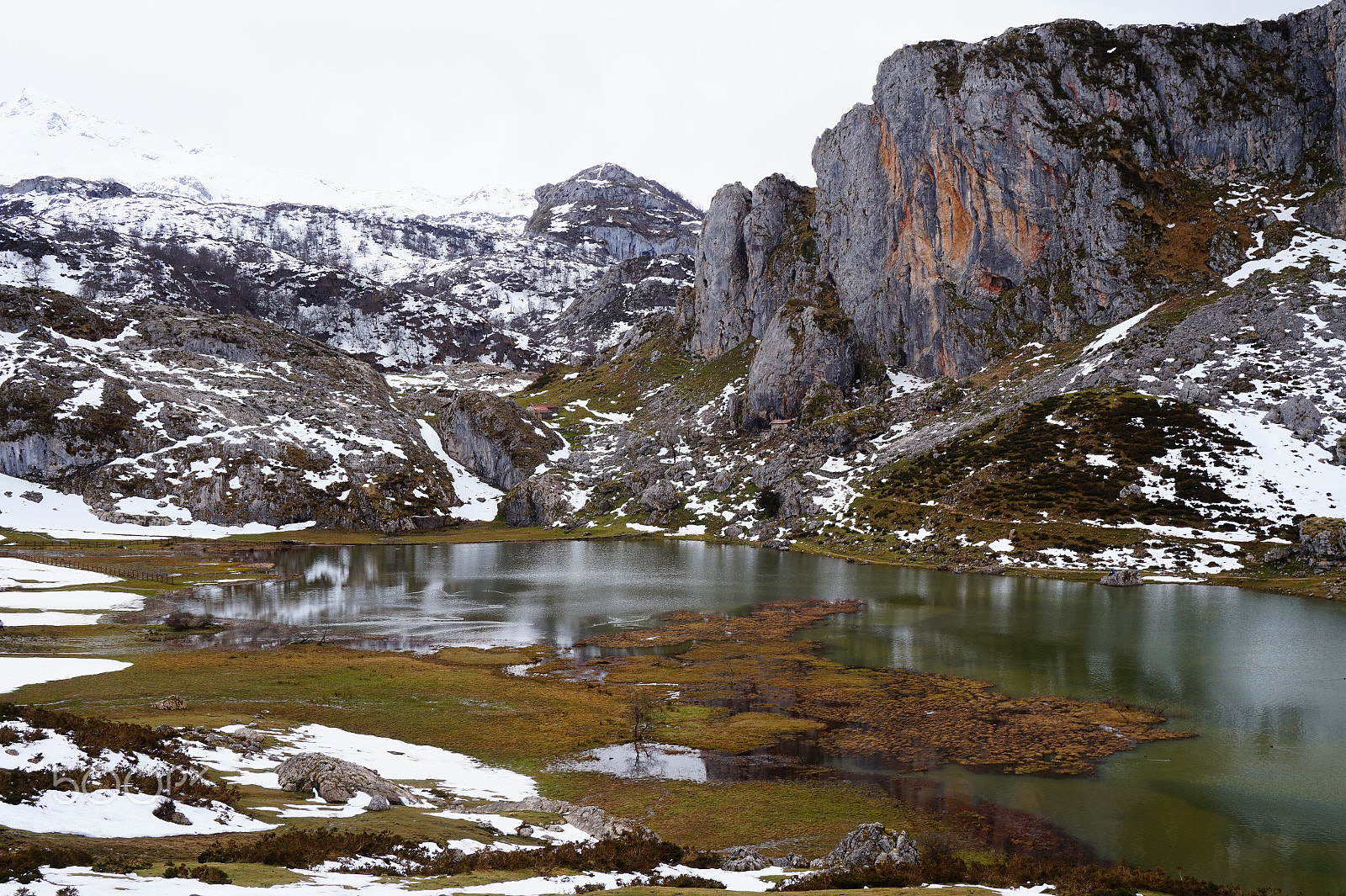 Sony Alpha a5000 (ILCE 5000) + Sony E 18-50mm F4-5.6 sample photo. Lagos de covadonga photography