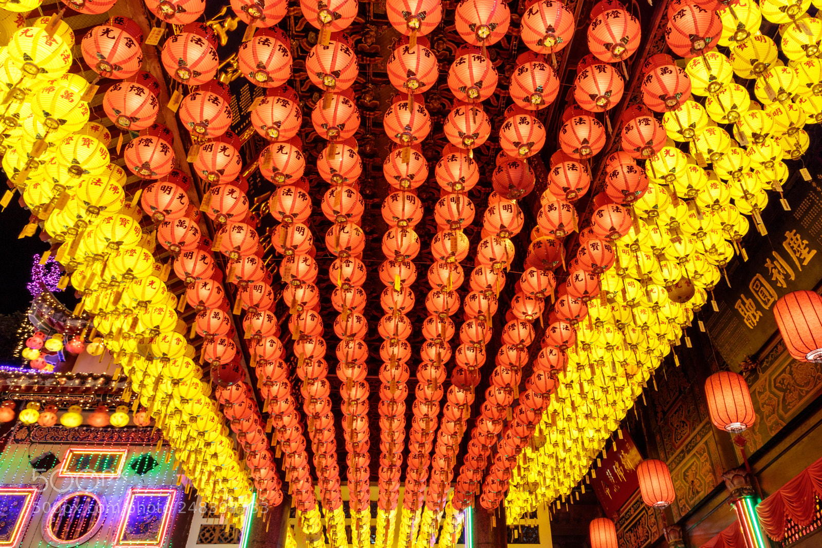 Canon EOS 6D Mark II sample photo. Raise the red lanterns photography