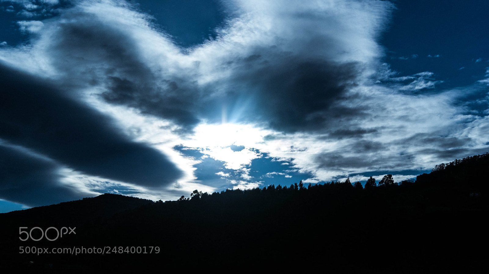 Sony Alpha DSLR-A230 sample photo. Sky? photography