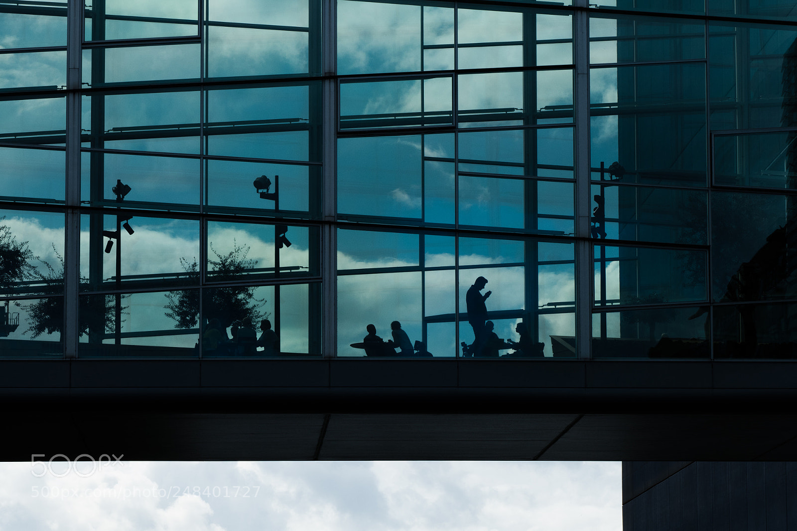 Leica V-Lux (Typ 114) sample photo. Pedestrian bridge photography
