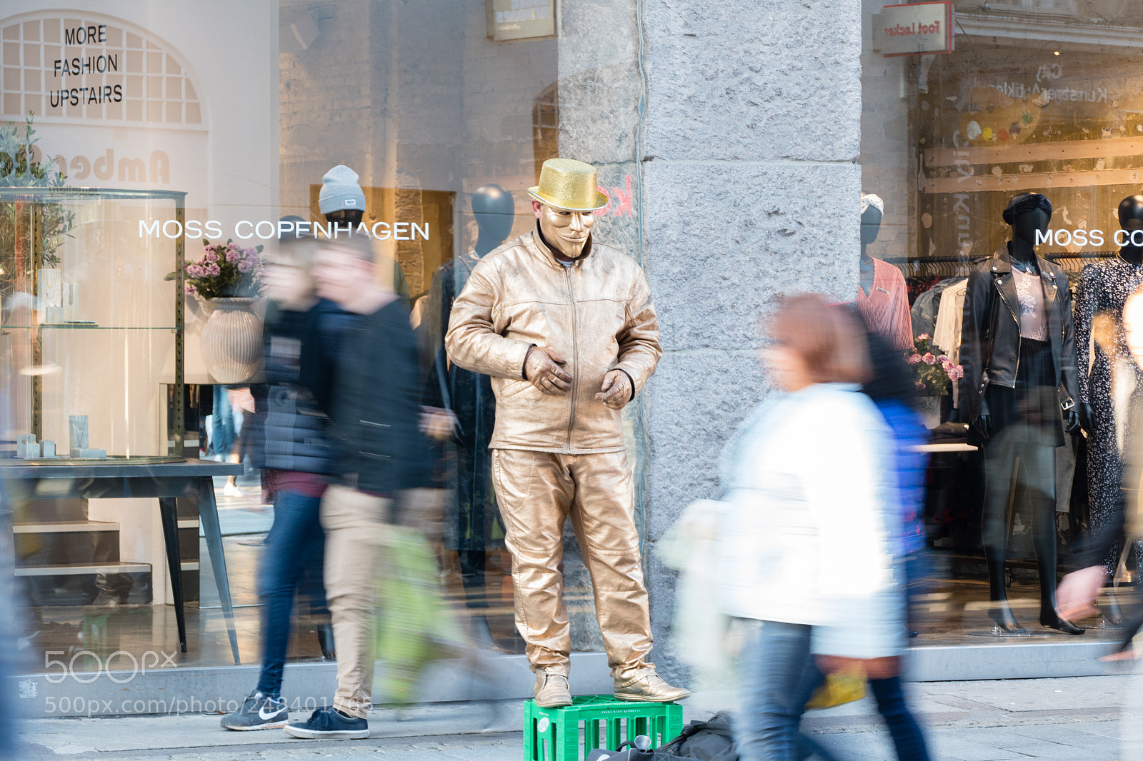 Leica V-Lux (Typ 114) sample photo. Streetlife photography