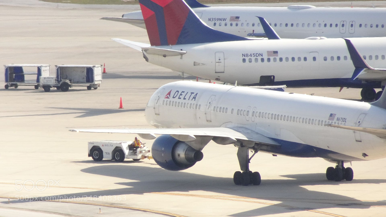 Sony Cyber-shot DSC-HX80 sample photo. Airport happyness photography