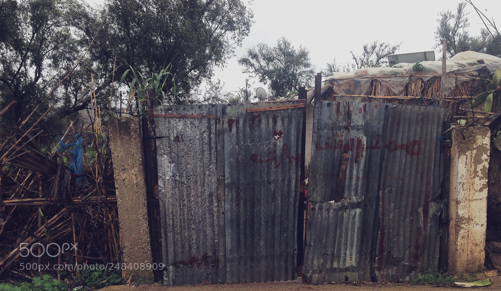 Apple iPhone 5 sample photo. Old door photography