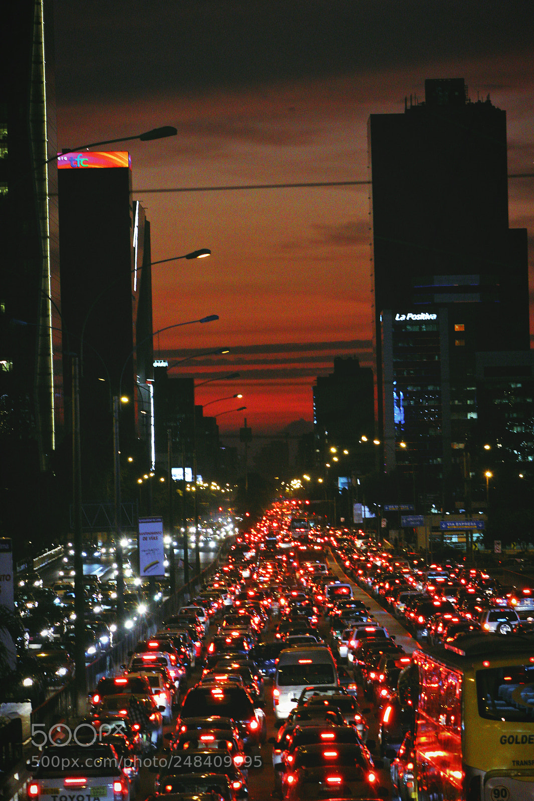Canon EOS 1200D (EOS Rebel T5 / EOS Kiss X70 / EOS Hi) sample photo. City in caos, lima photography