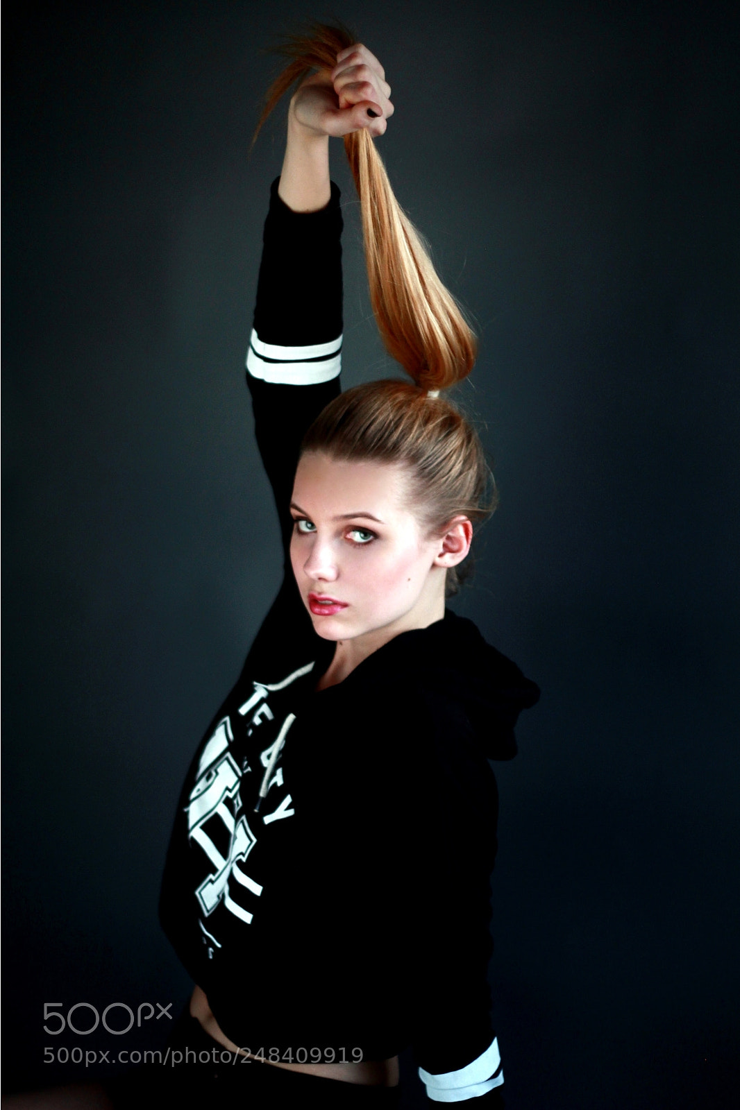 Canon EOS 550D (EOS Rebel T2i / EOS Kiss X4) + Canon EF 50mm F1.8 II sample photo. Pony tail photography