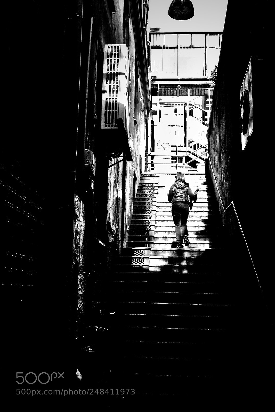 Fujifilm X-E2S sample photo. Up trough the light photography