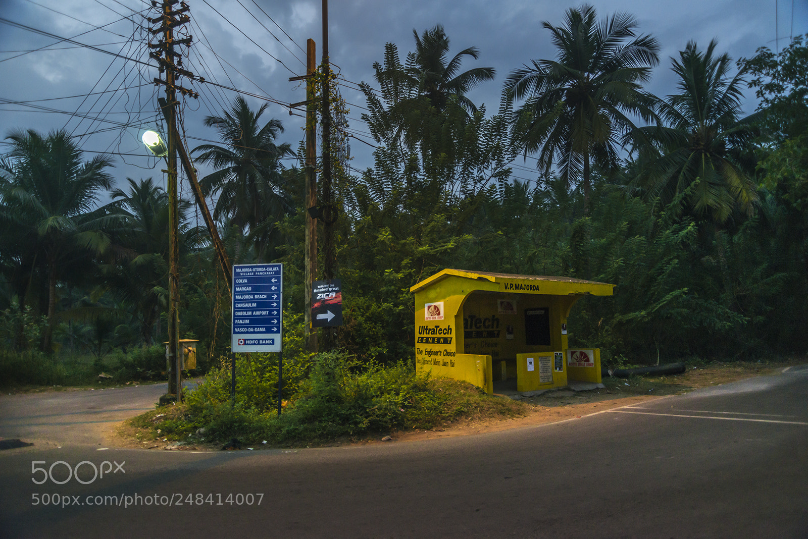 Nikon D800E sample photo. Bus stop, majorda beach photography