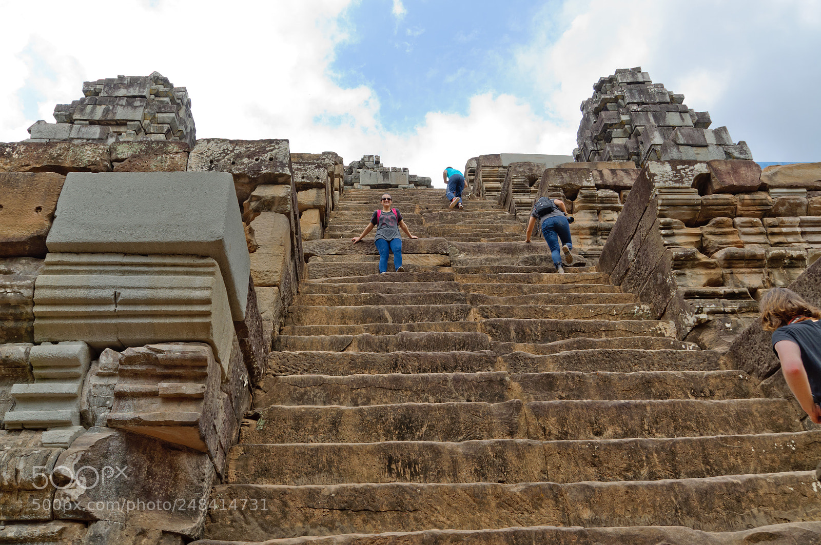 Nikon D5000 sample photo. To the sky photography