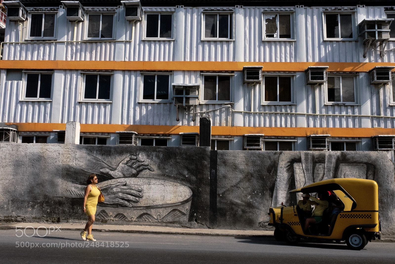 Panasonic Lumix DMC-GX85 (Lumix DMC-GX80 / Lumix DMC-GX7 Mark II) sample photo. Yellow stripes photography