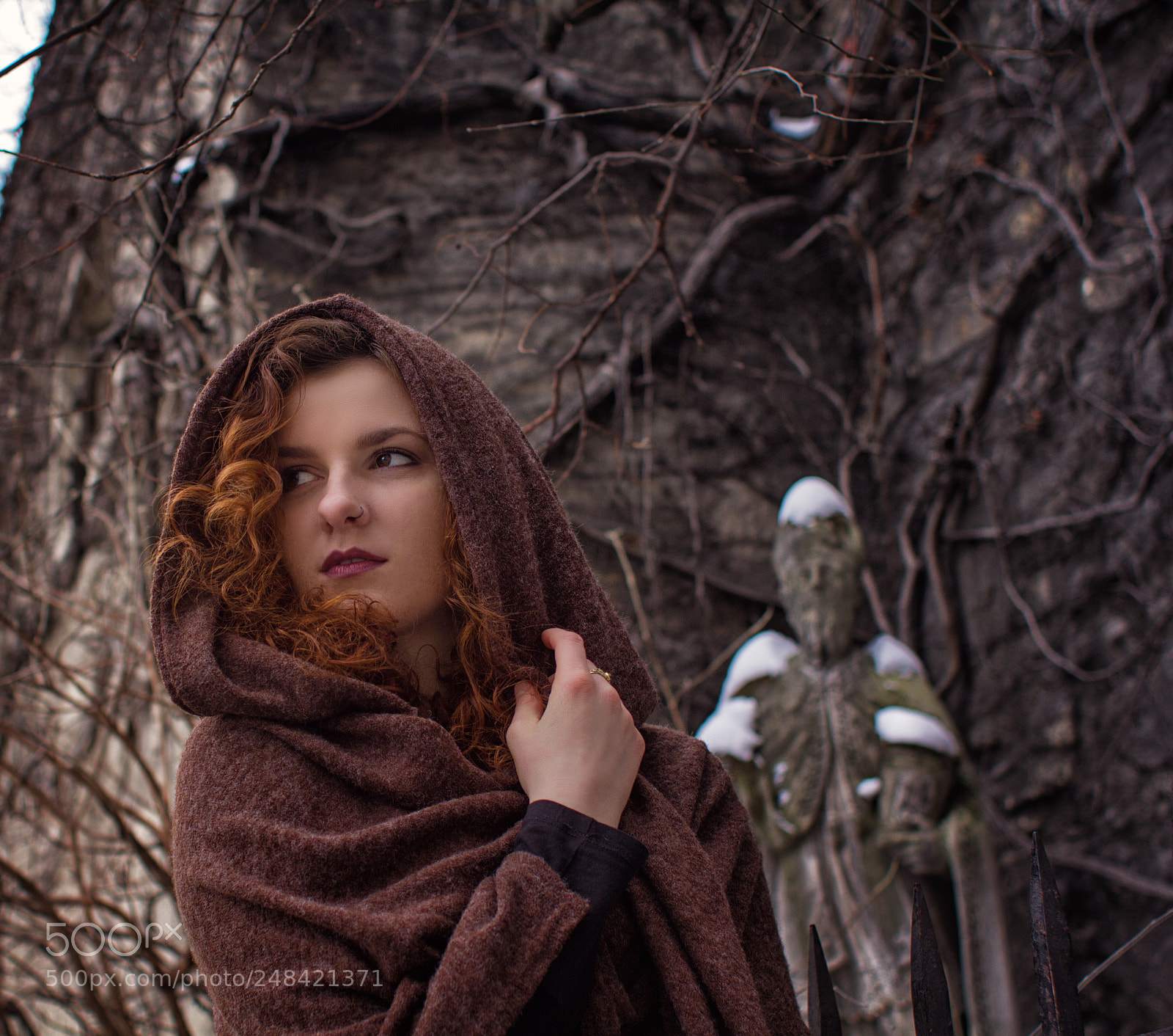 Canon EOS 550D (EOS Rebel T2i / EOS Kiss X4) sample photo. Enchantress in red photography