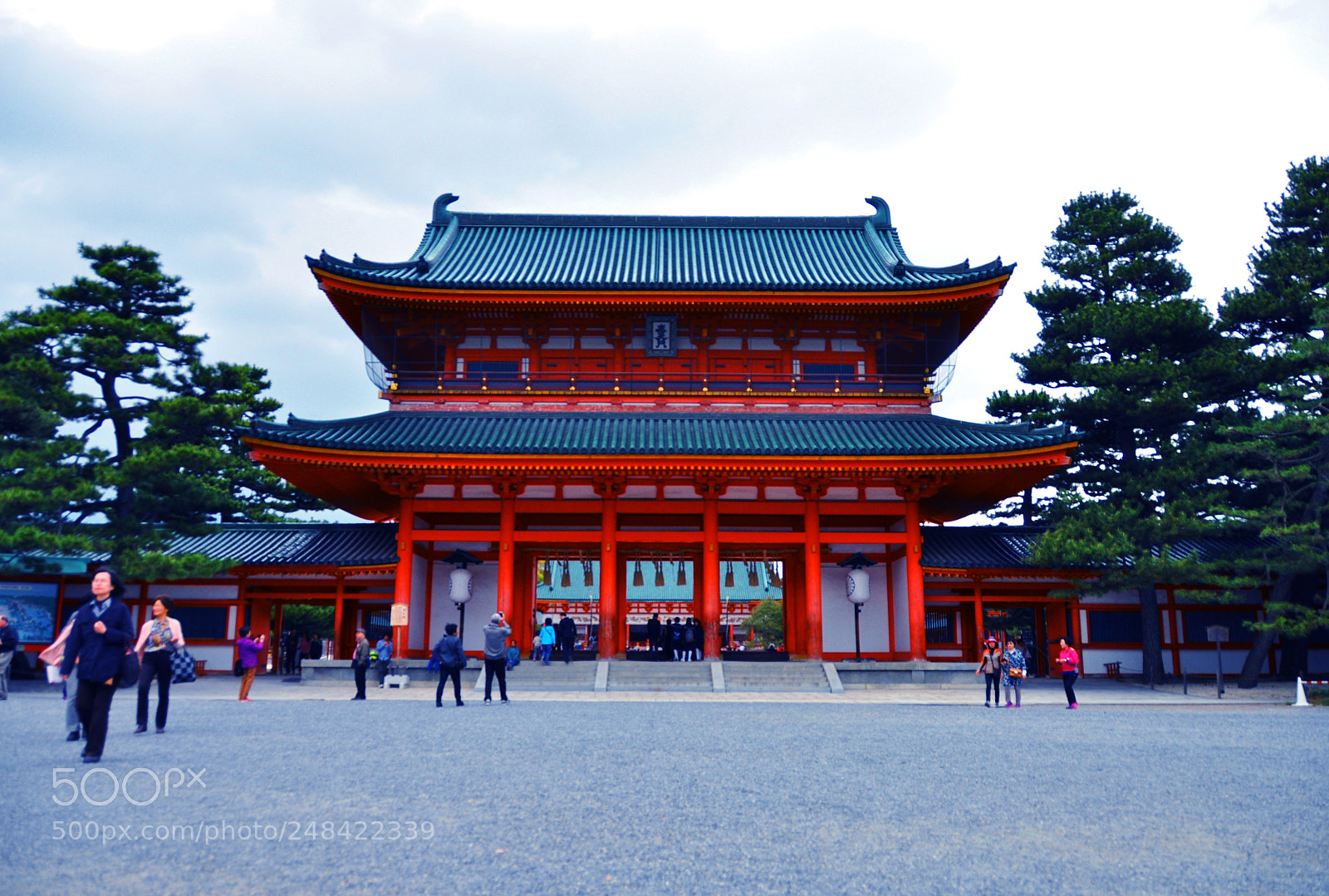 Nikon D5000 sample photo. Kyoto garden gate photography