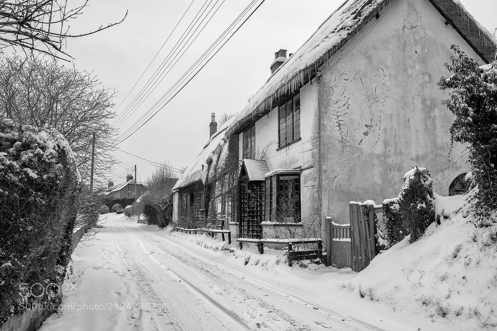 Fujifilm X-Pro1 sample photo. A thatched cottage in photography