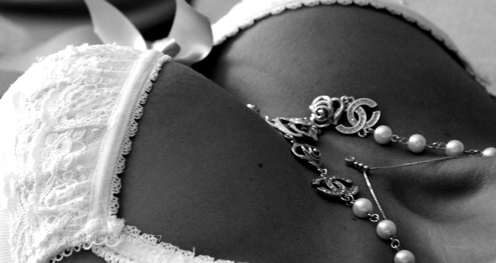 Canon EF-S 18-135mm F3.5-5.6 IS sample photo. "diamonds and pearls" photography
