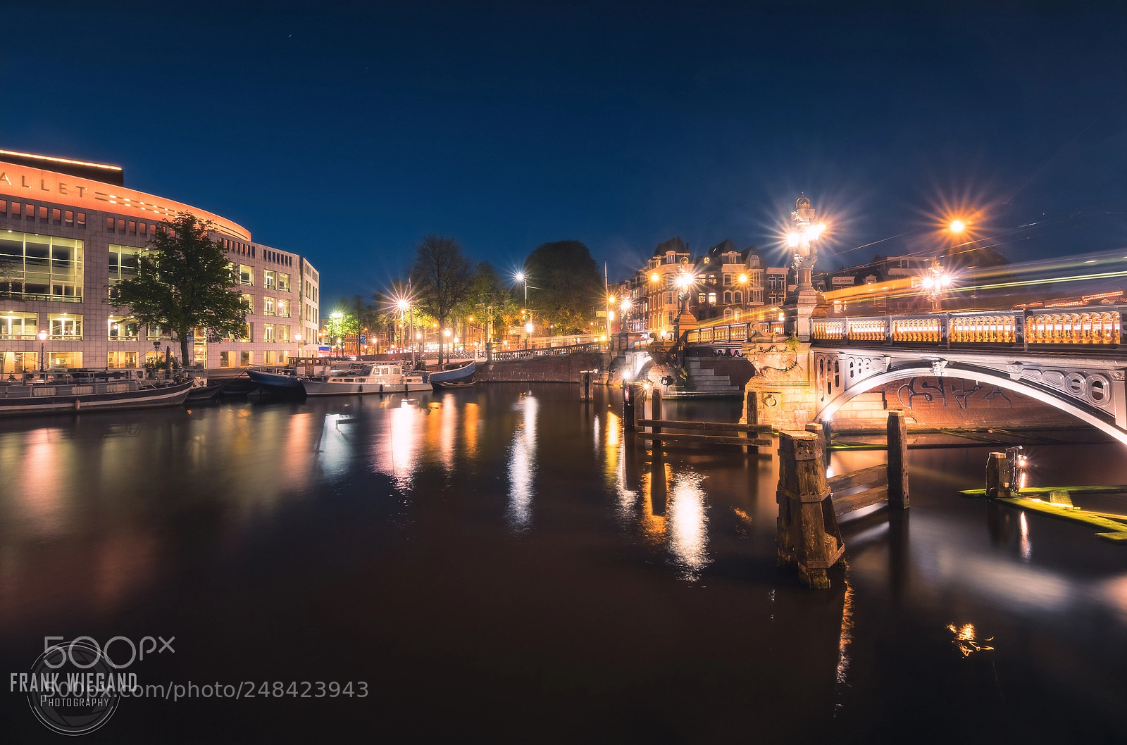 Canon EOS 80D sample photo. The blauwbrug in amsterdam photography