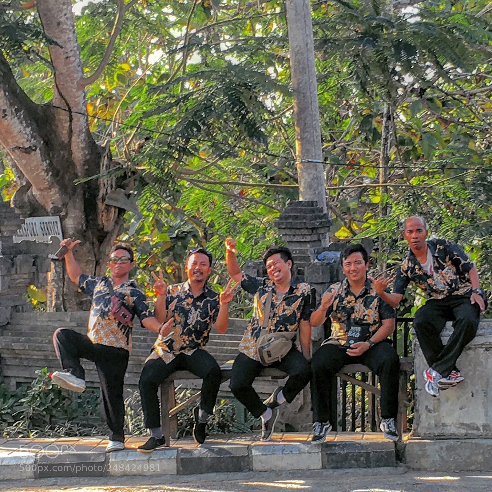 Apple iPhone 6s sample photo. People from bali temple photography