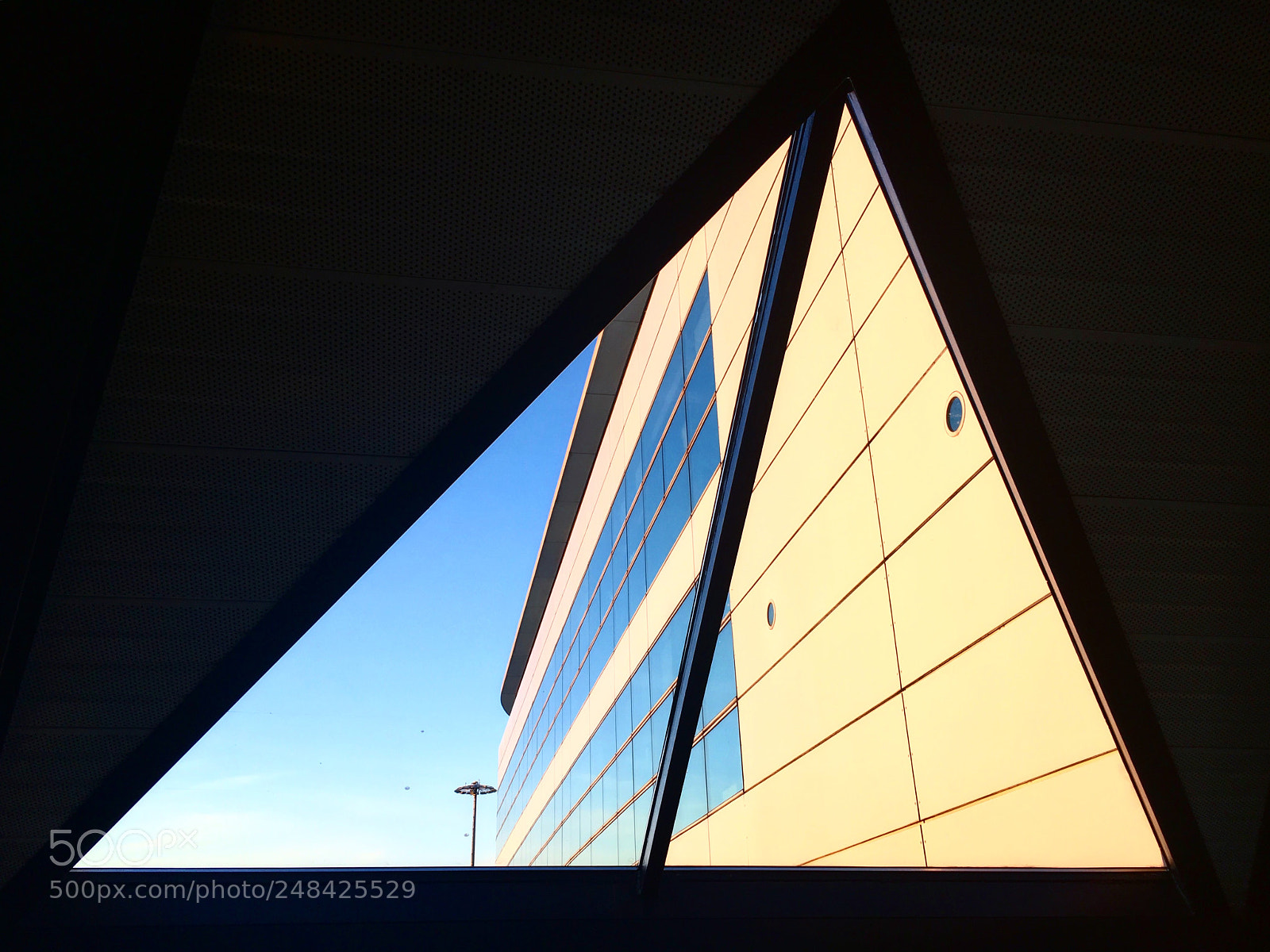 Apple iPhone 6s sample photo. Aéroport de lyon photography