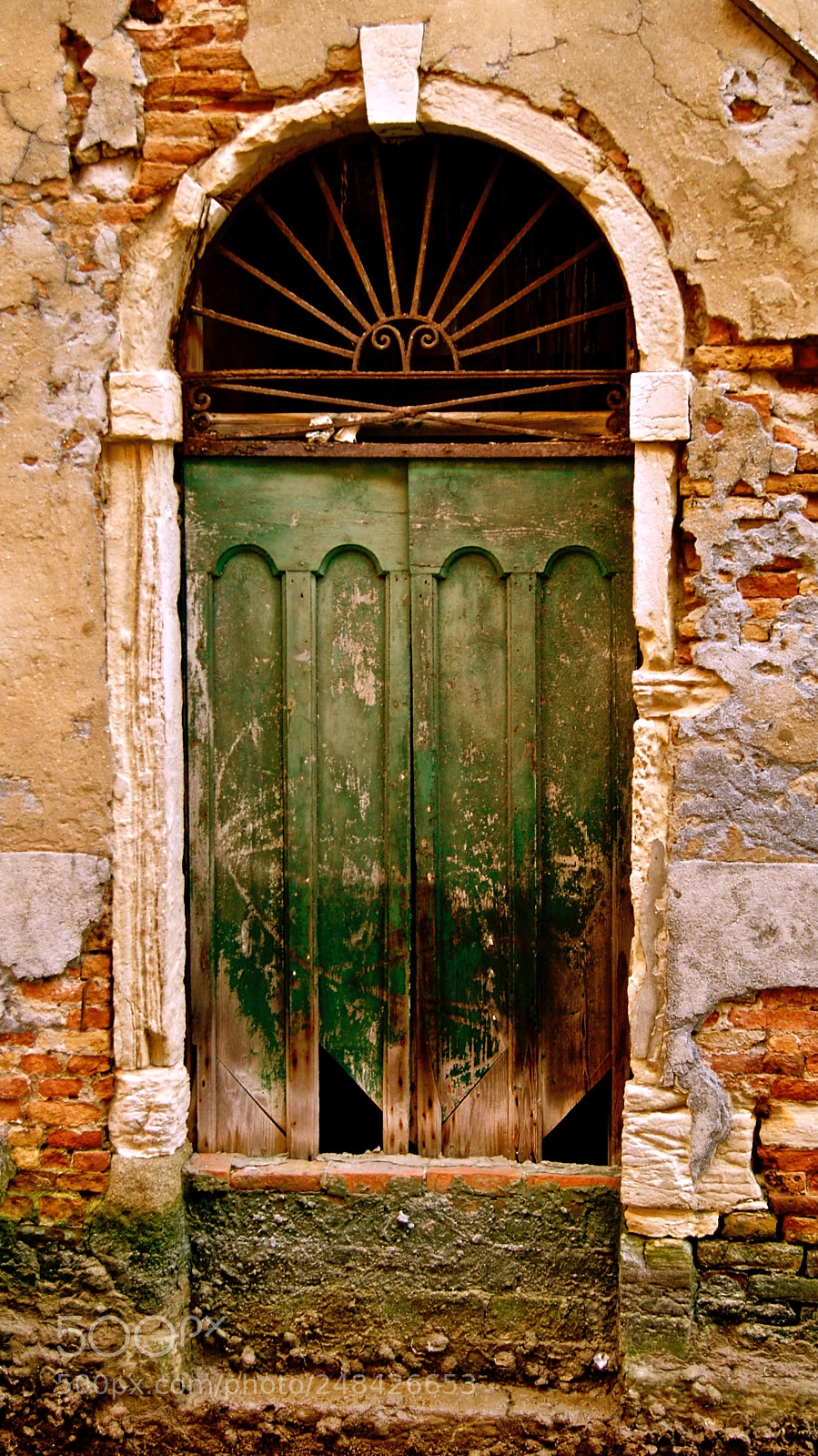 Sony Alpha DSLR-A330 sample photo. Door to the water photography