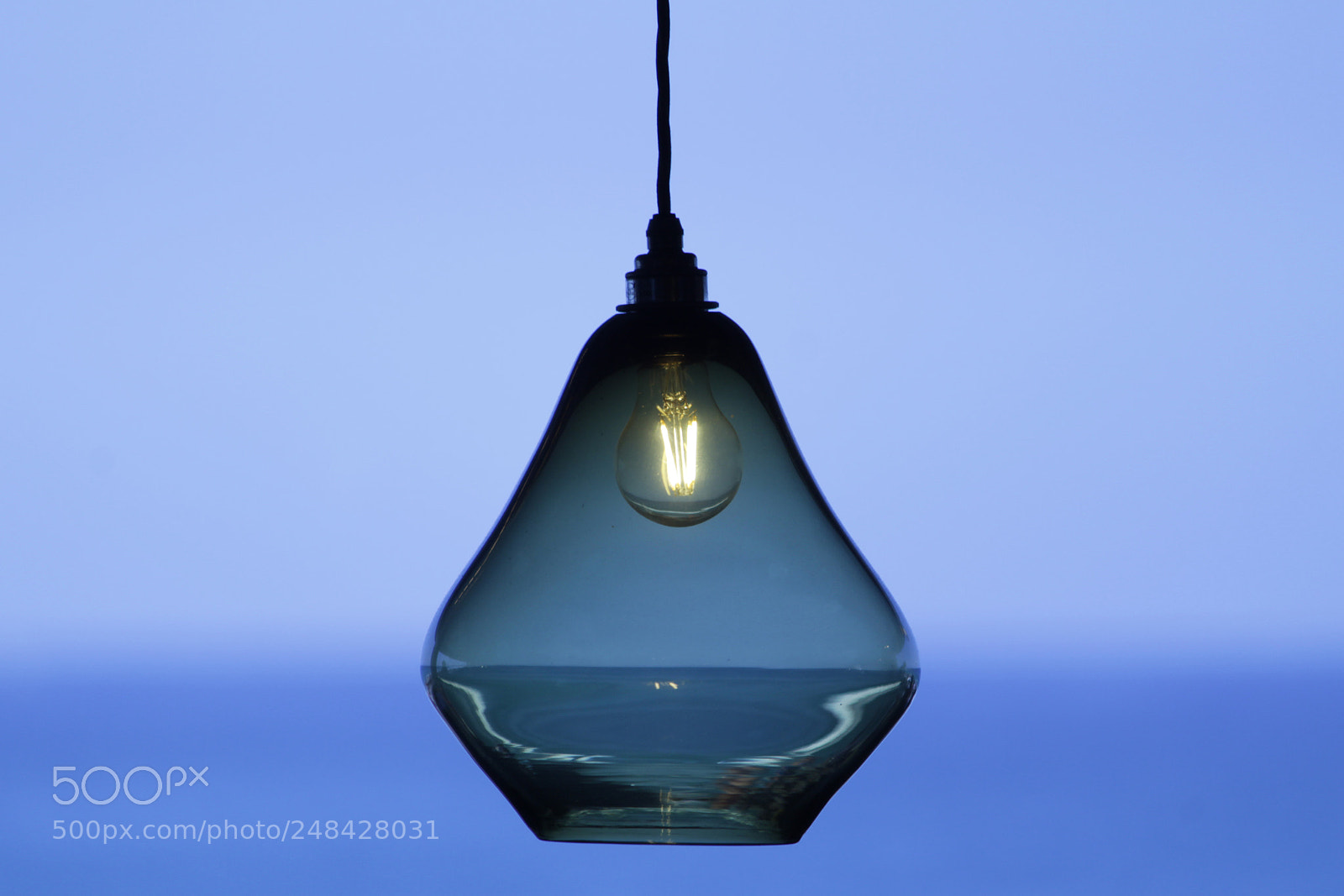Canon EOS 1300D (EOS Rebel T6 / EOS Kiss X80) sample photo. Beach in lighbulb photography