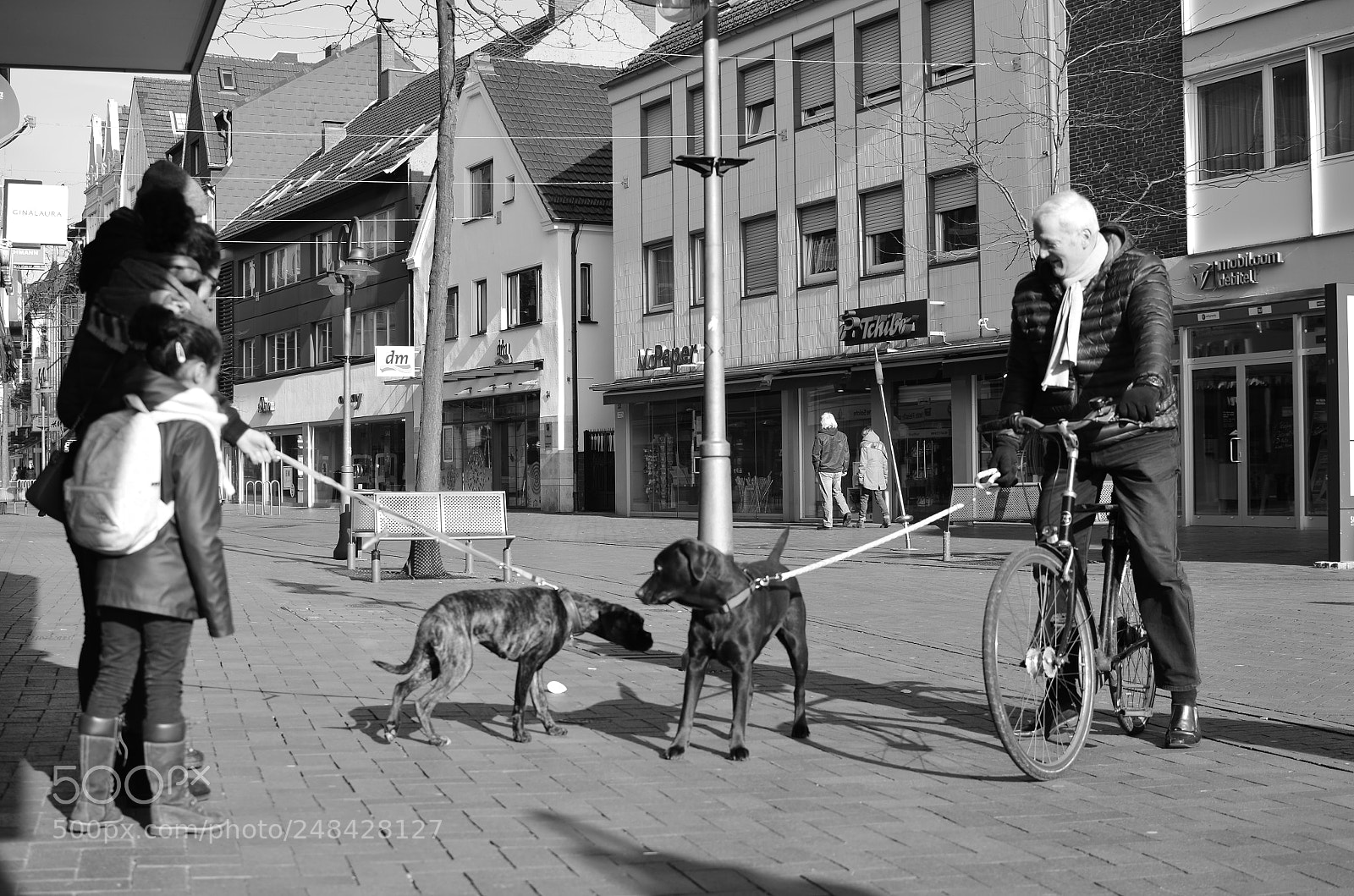 Nikon D5100 + Nikon AF-S DX Nikkor 35mm F1.8G sample photo. Speed dating photography