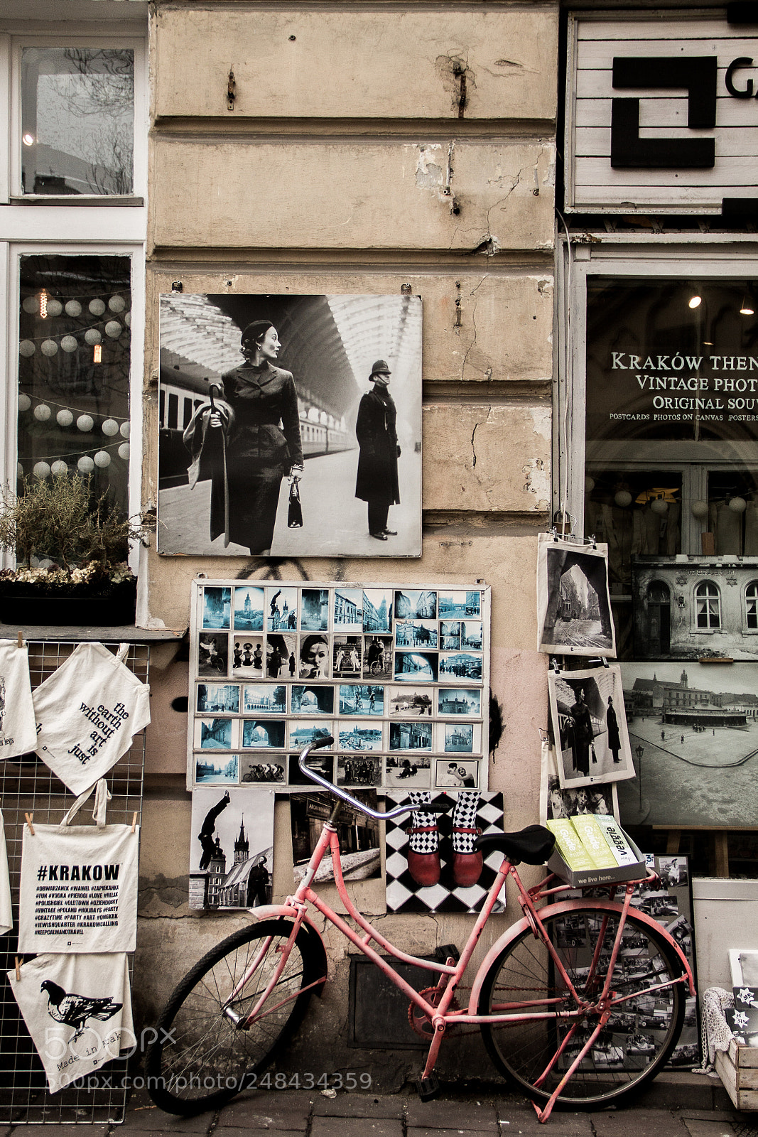 Canon EOS 1100D (EOS Rebel T3 / EOS Kiss X50) sample photo. Little shop in krakow photography