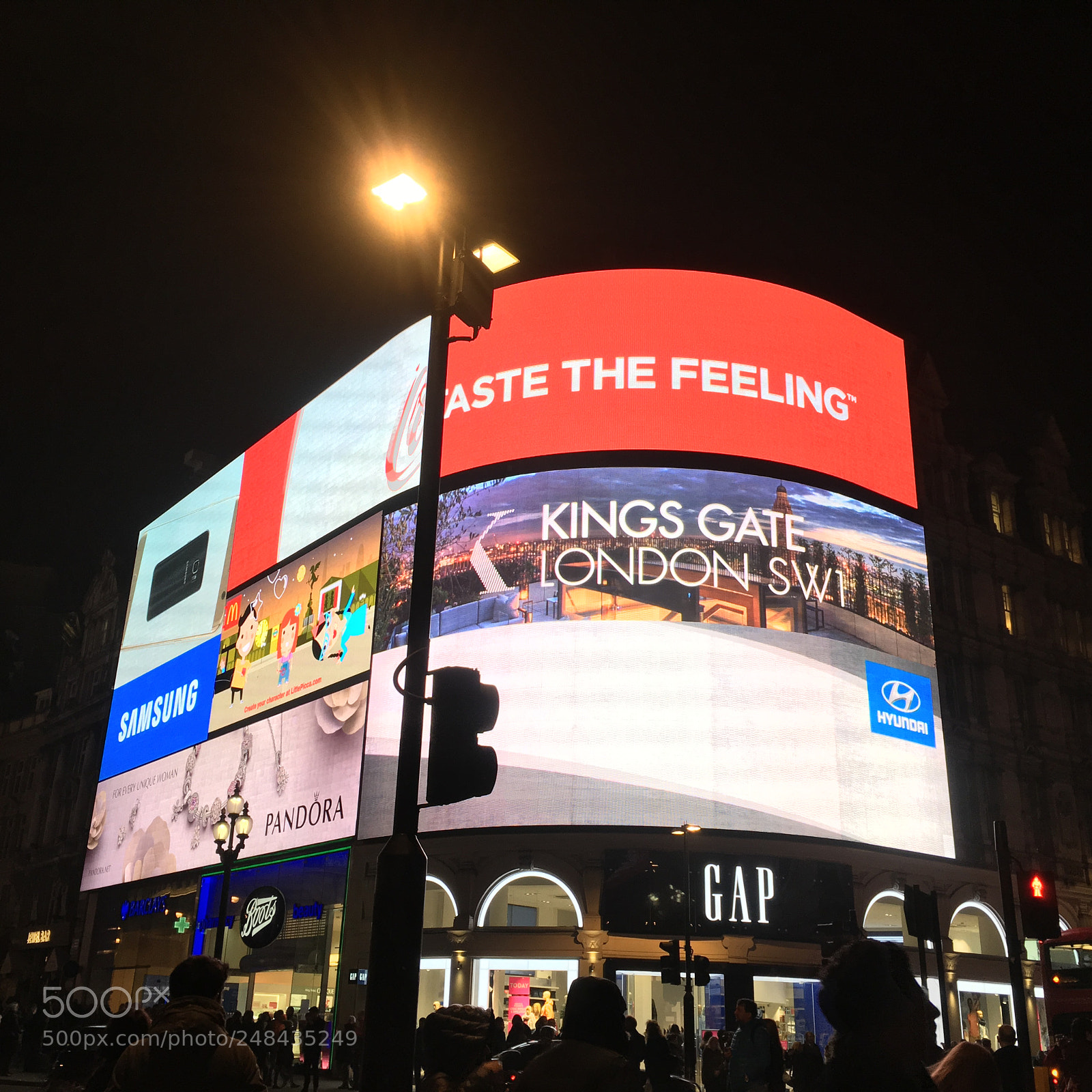 Apple iPhone 6s sample photo. Piccadilly circus photography