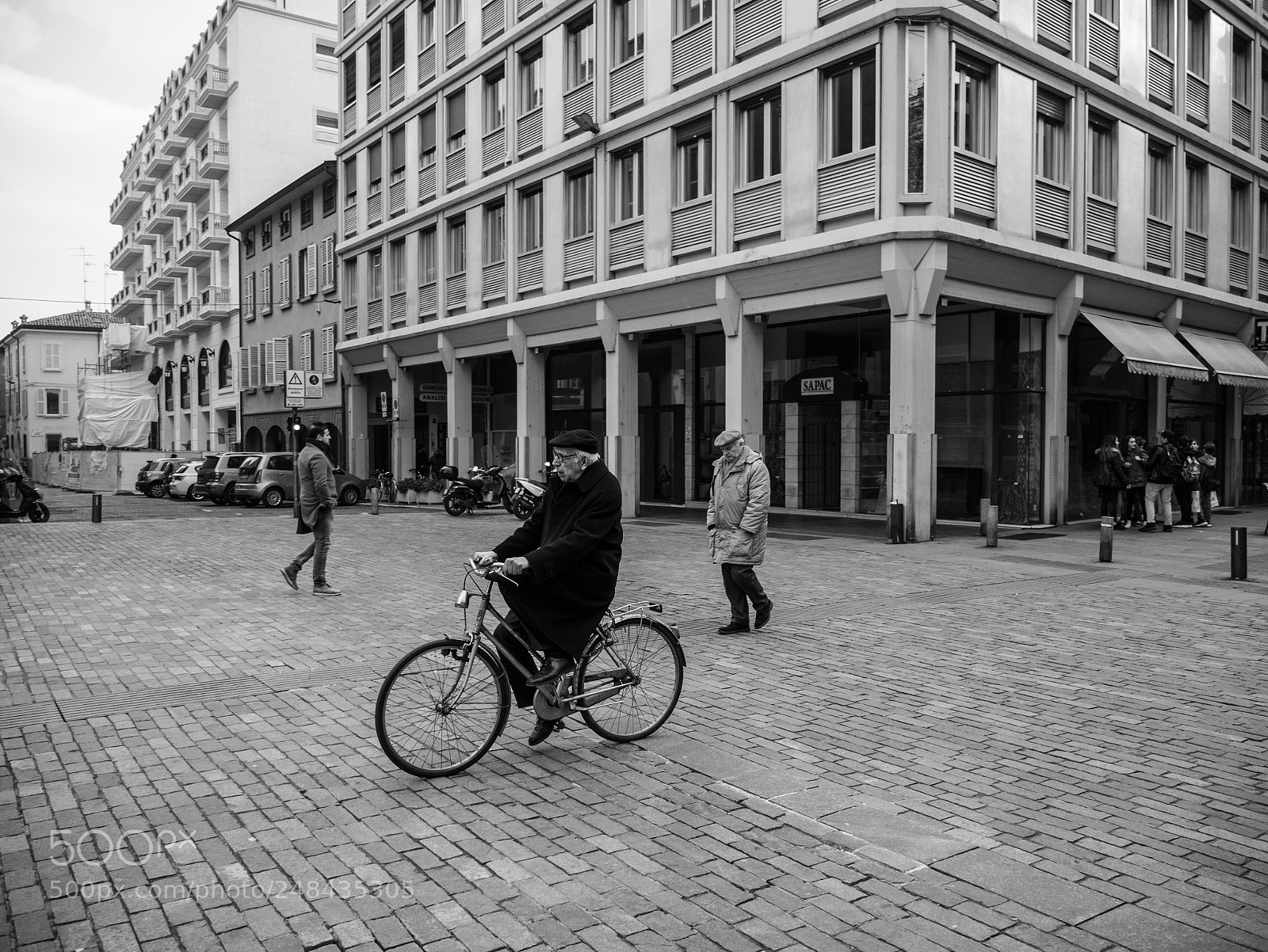 Panasonic Lumix DMC-G7 sample photo. Old man in bicycle photography