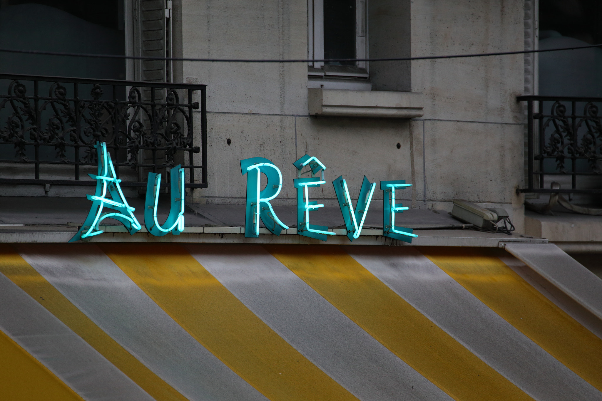Canon EF 70-300mm F4-5.6L IS USM sample photo. Neon dream on photography