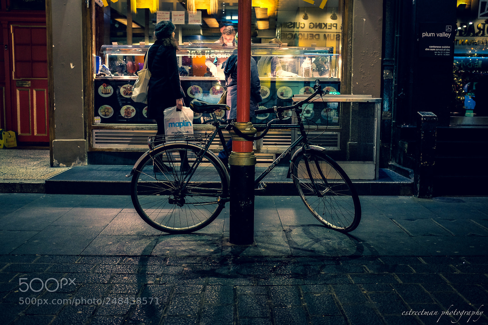 Fujifilm X100T sample photo. Locked bicycle photography